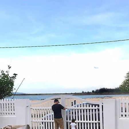 Sea Kecil Tiny House Near Jetty Of Kuala Besut Villa Kampong Nail Exteriör bild