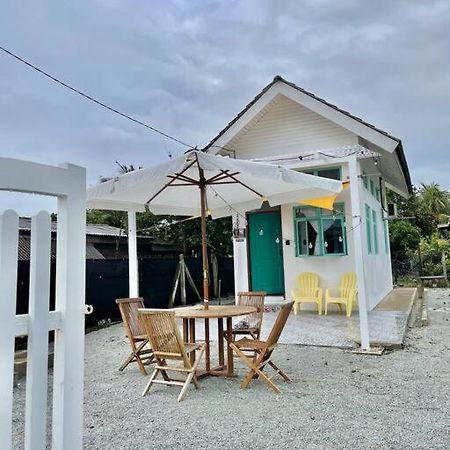 Sea Kecil Tiny House Near Jetty Of Kuala Besut Villa Kampong Nail Exteriör bild