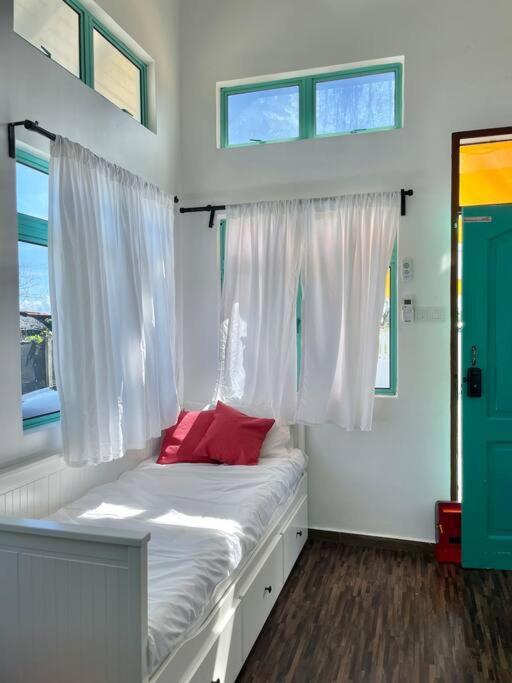 Sea Kecil Tiny House Near Jetty Of Kuala Besut Villa Kampong Nail Exteriör bild